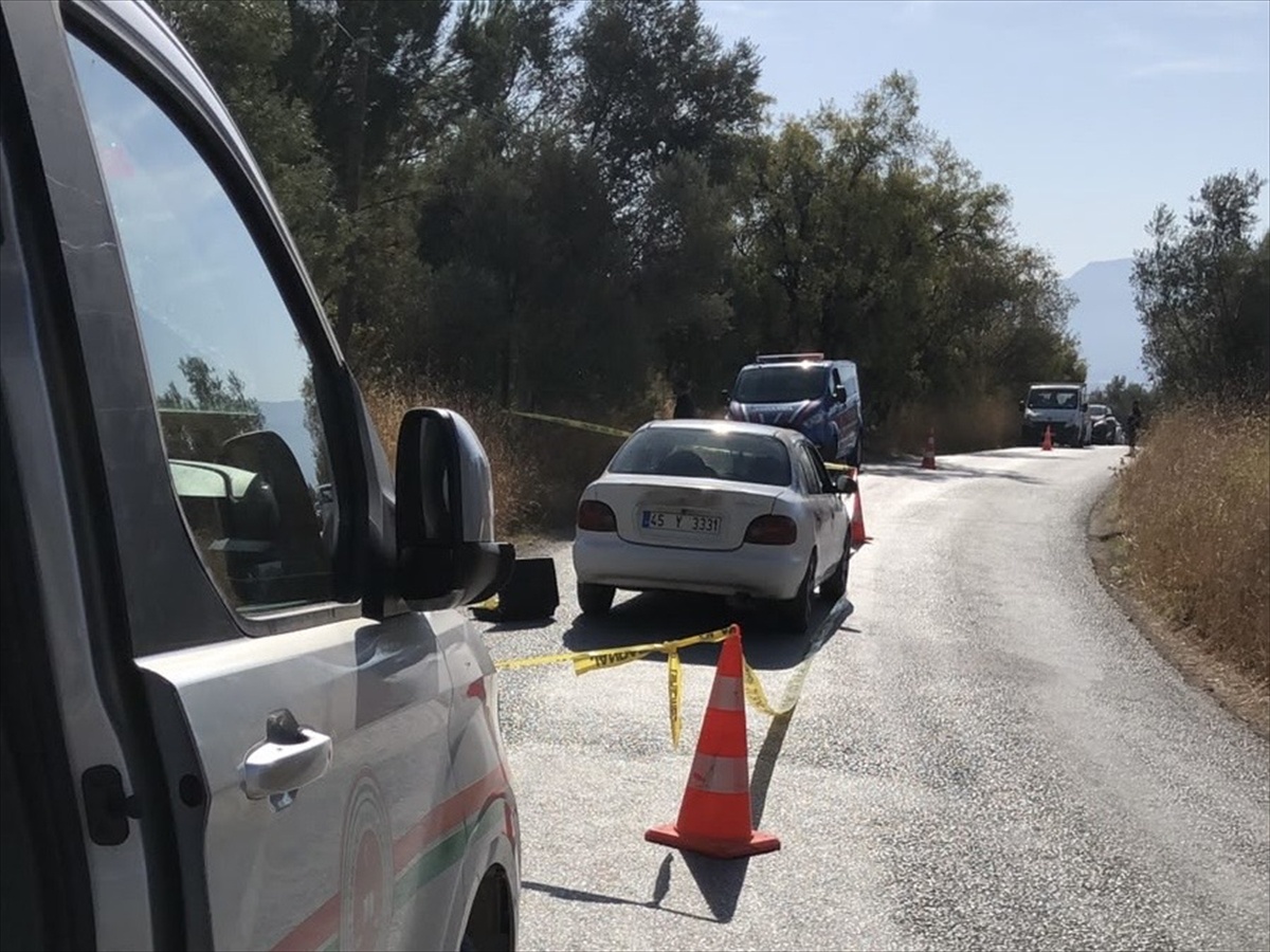 İzmir Kemalpaşa'da otomobilinde tüfekle vurulan kişi hayatını kaybetti