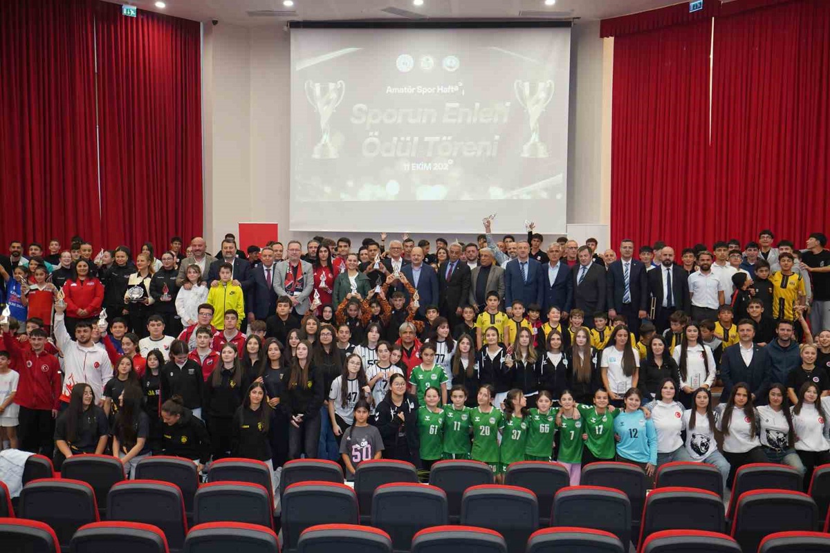 Kastamonu'da Sporun Enleri Ödül Töreni'nde 42 sporcu ve 12 takım ödül aldı