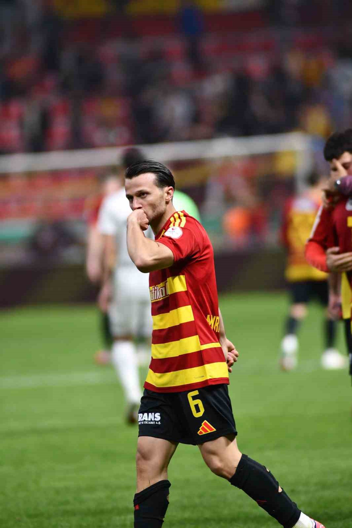 Kayserisporlu Murat Cem Akpınar, Manisa FK'ya 90+3'te ilk golünü attı