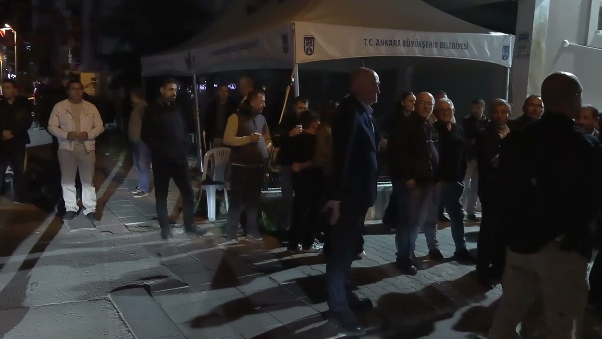 Kemal Kılıçdaroğlu, şehit Ahmet Türkoğlu'nun ailesine taziye ziyaretinde bulundu