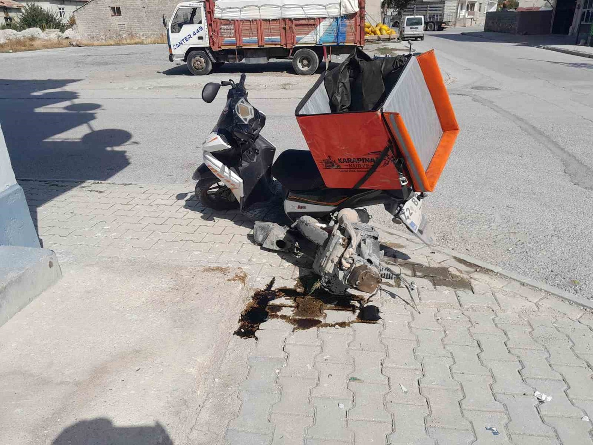 Konya Karapınar'da otomobil motosikletle çarpıştı, 1 yaralı hastaneye kaldırıldı
