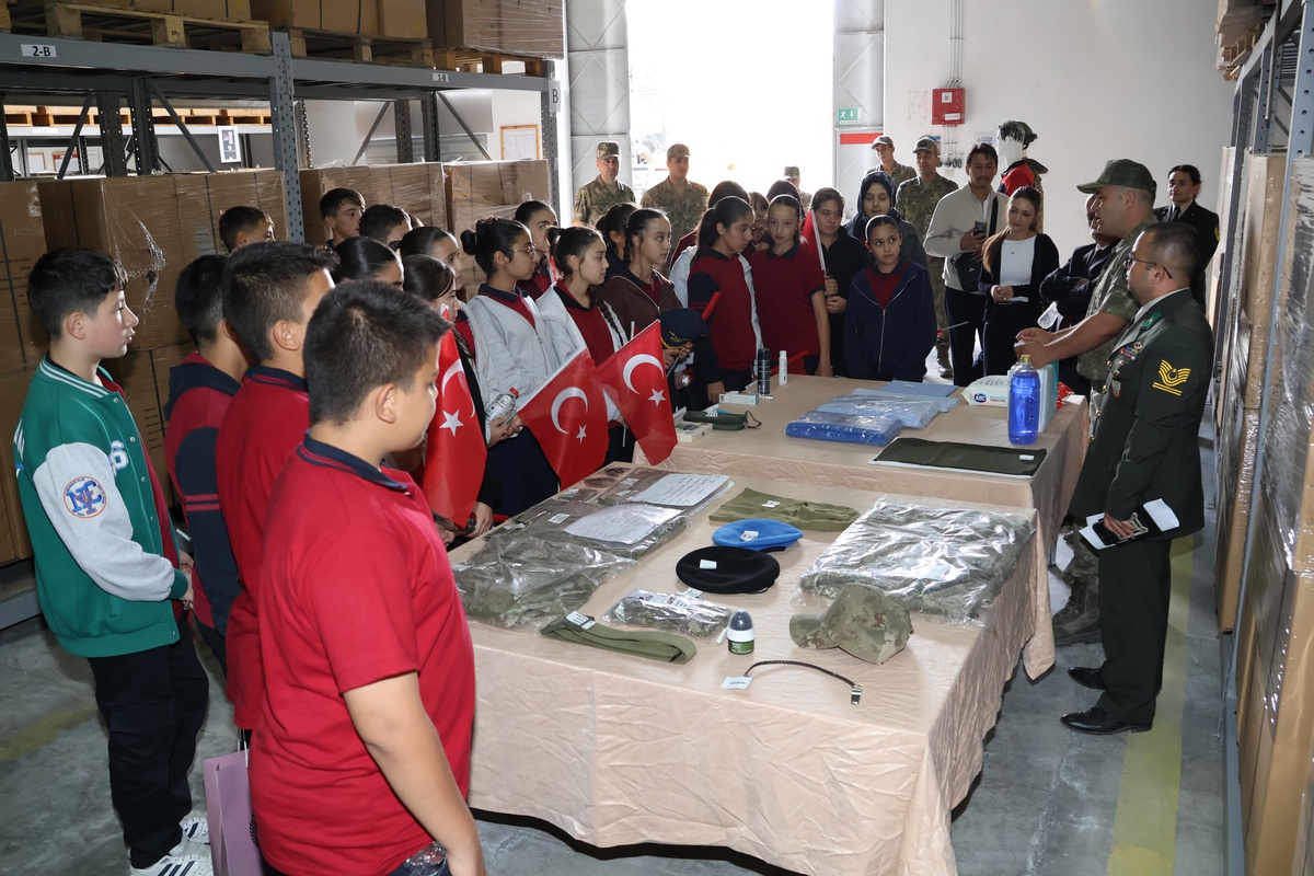 MSB, 'Mehmetçikle Bir Gün' projesiyle öğrencilerin kışlaları ziyaret ettiğini duyurdu