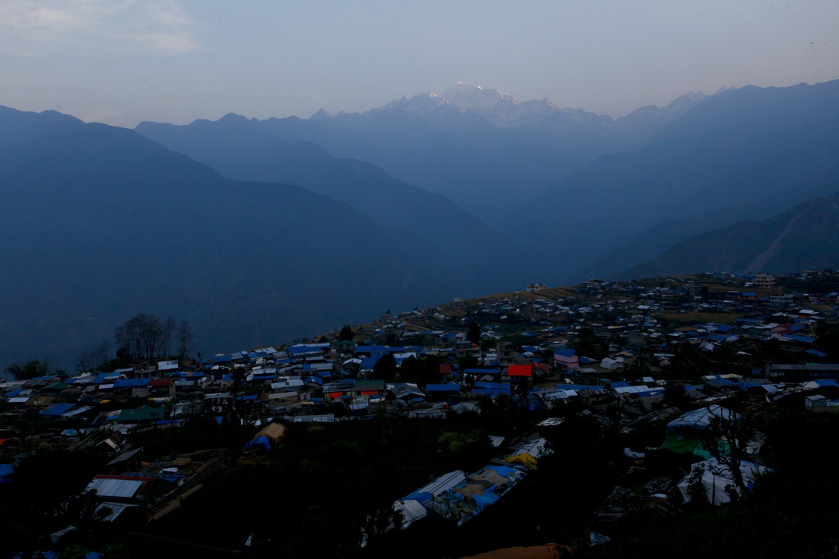 Nepal'in Gorkha bölgesinde ani selde en az 40 ev ve iki asma köprü yıkıldı