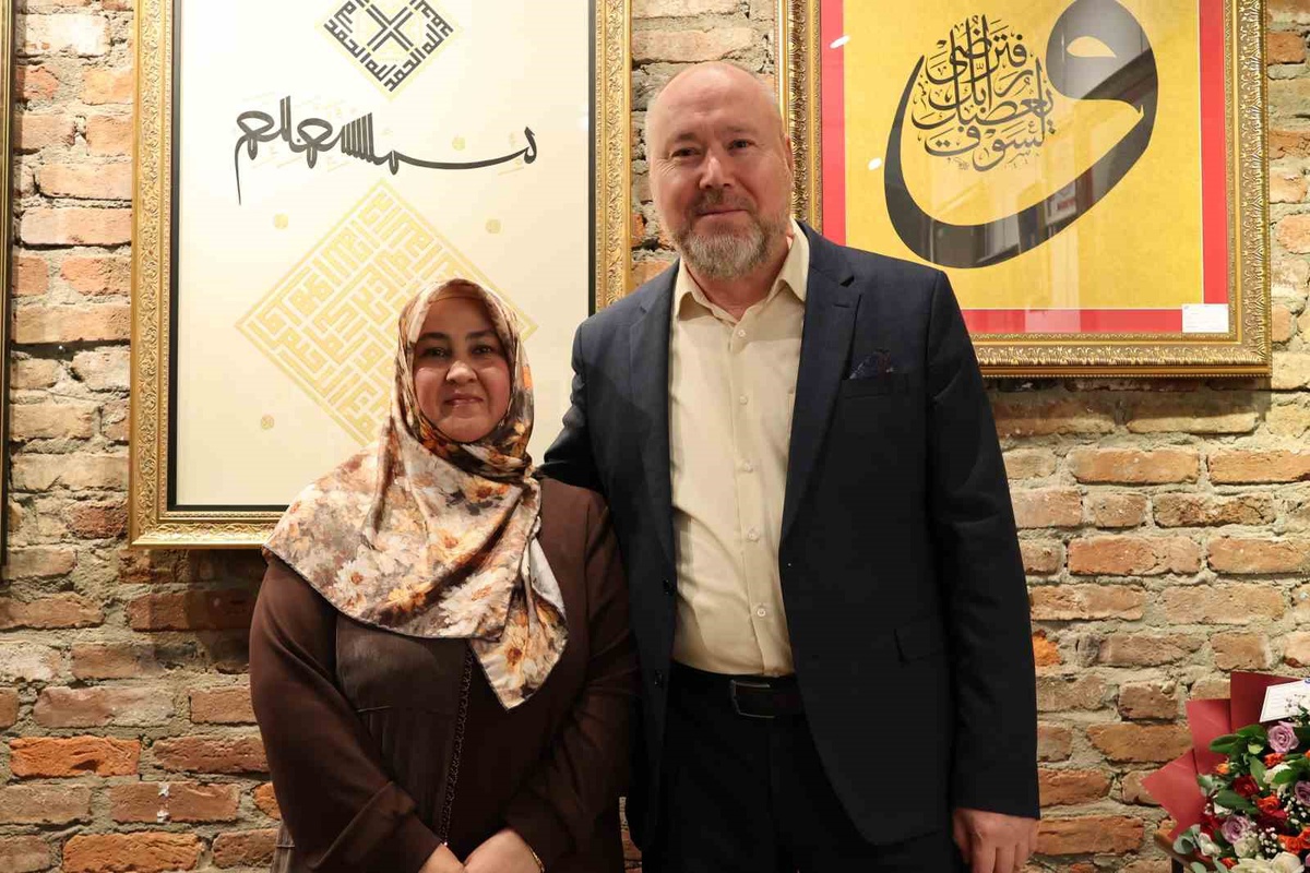 Özçelikel çifti Eskişehir'de ilk hat ve tezhip sergisini 59 eserle açtı
