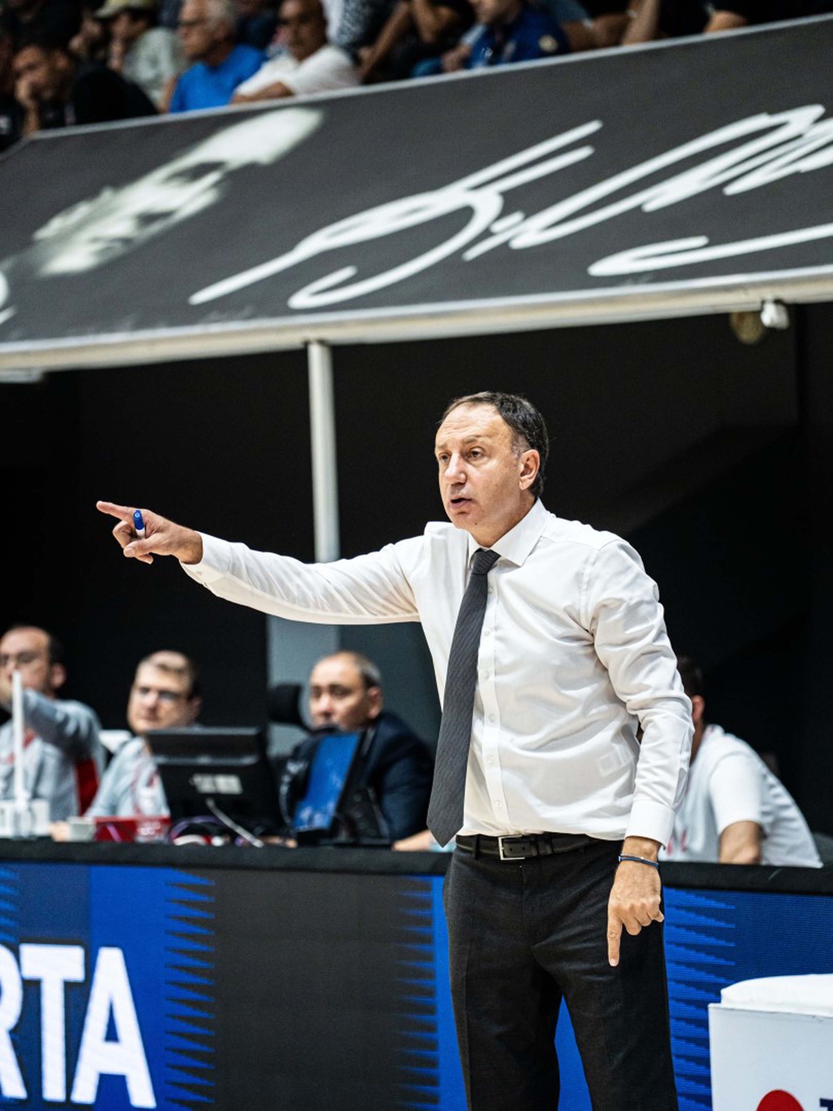Petkimspor, son periyoda 10 sayı önde girdiği maçta Körfez Basket'e 91-90 yenildi