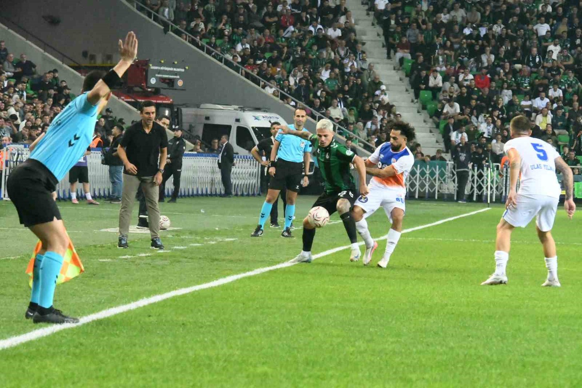 Sakaryaspor, TFF 2. Lig 6. haftasında İskenderunspor ile 2-2 berabere kaldı