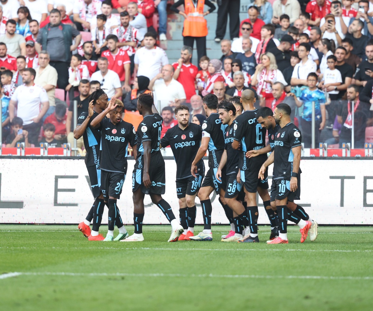 Trabzonspor, Samsunspor'u 10 kişiyle 3-0 yenip üst üste ikinci galibiyetini aldı