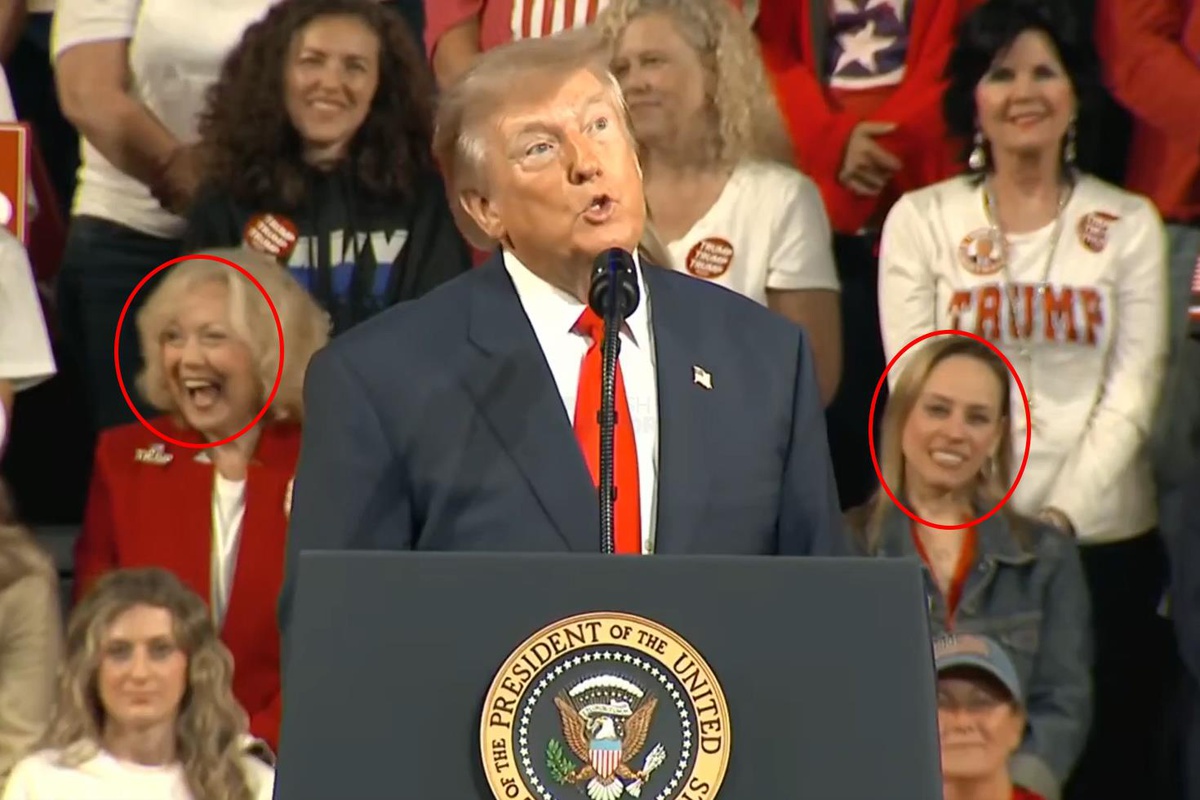 Trump destekçileriyle dalga geçti: En aptalca şeyleri bile söylesem alkışlıyorsunuz
