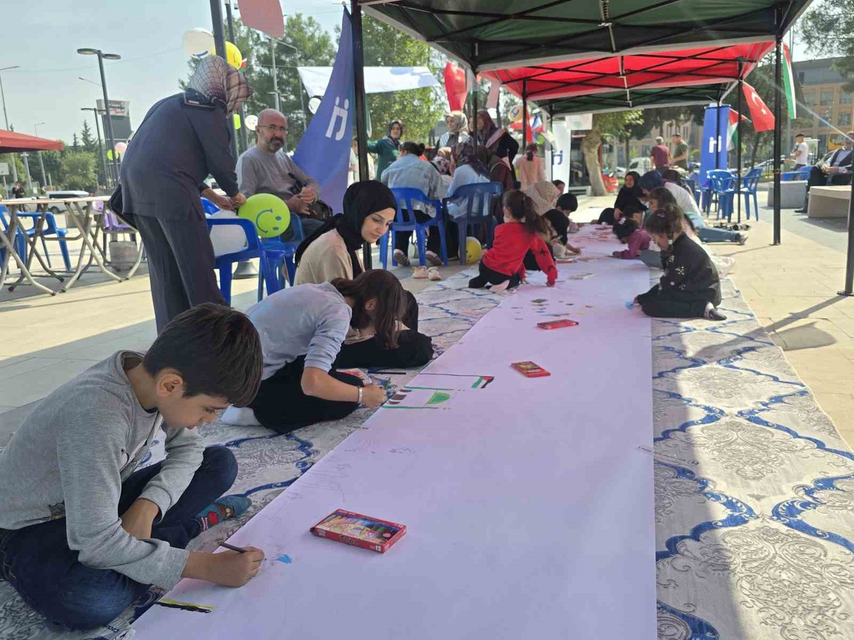 Yetim Vakfı Adıyaman'da Filistinli çocuklar için çizim etkinliği düzenledi