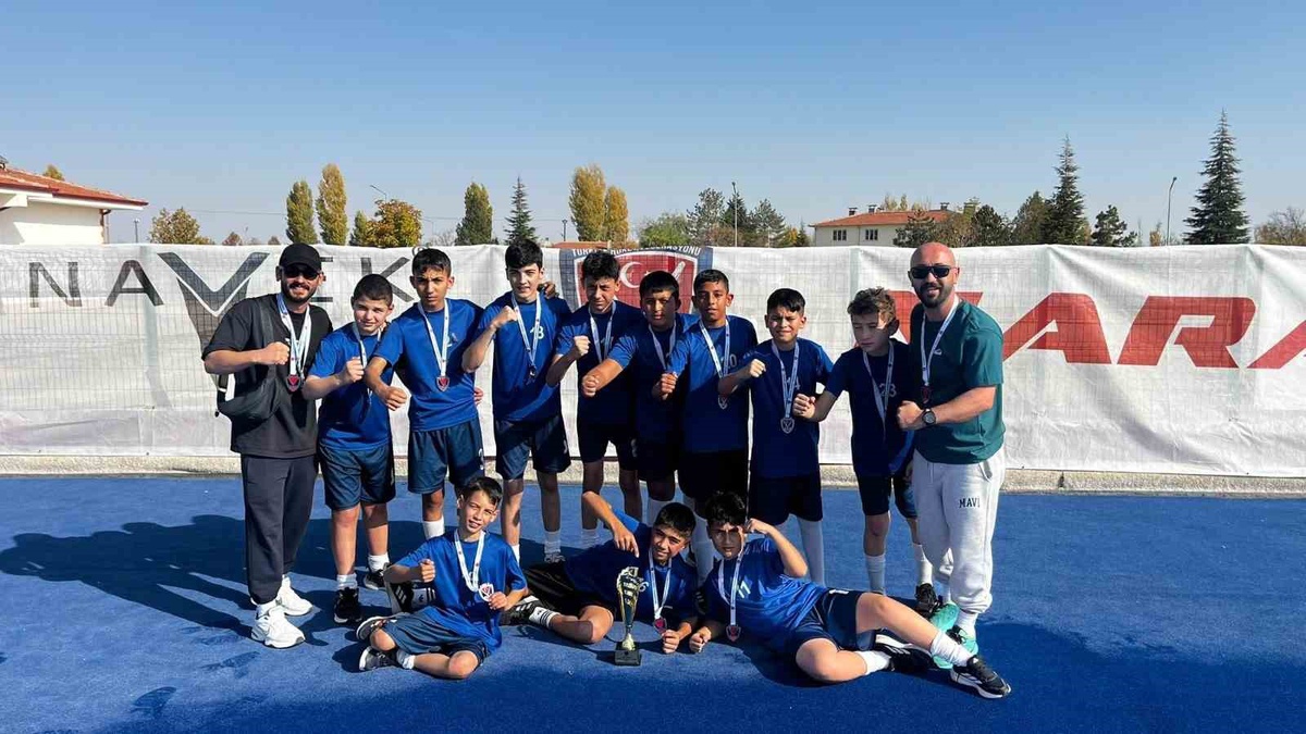 Zonguldaklı hokeyci Altay Koçaklı, U14 Hokey Milli Takımı kampına davet edildi