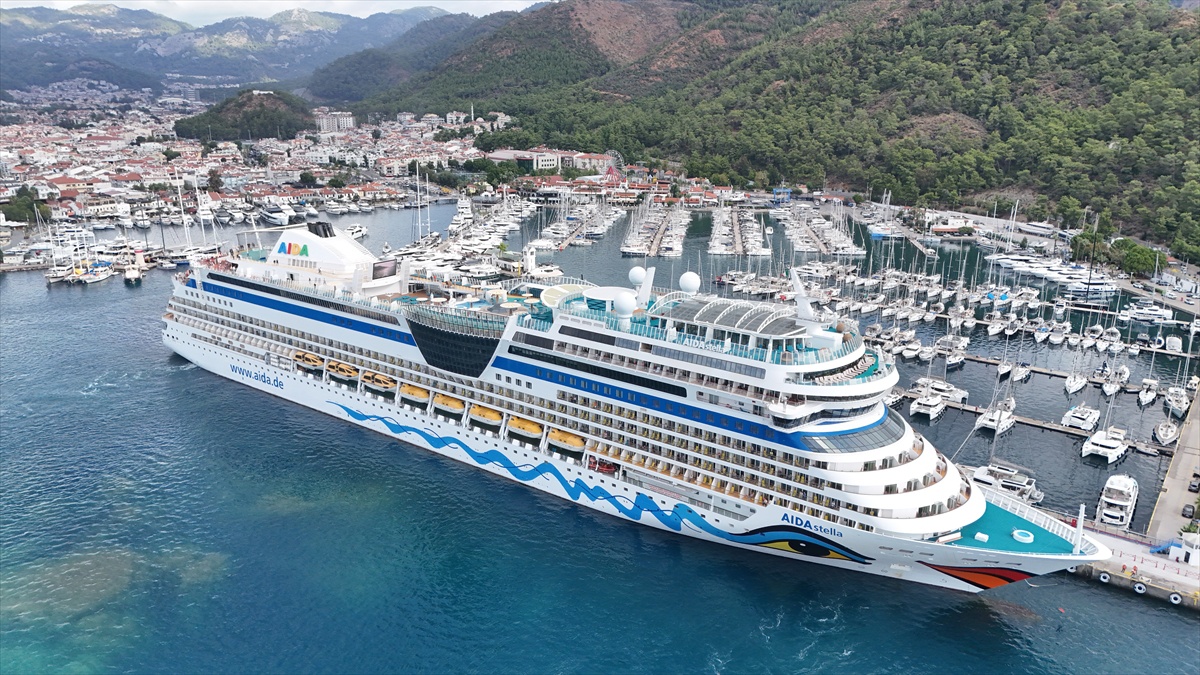 Aida Stella kruvaziyeri, Marmaris'e çoğu Alman 2 bin 370 yolcu getirdi