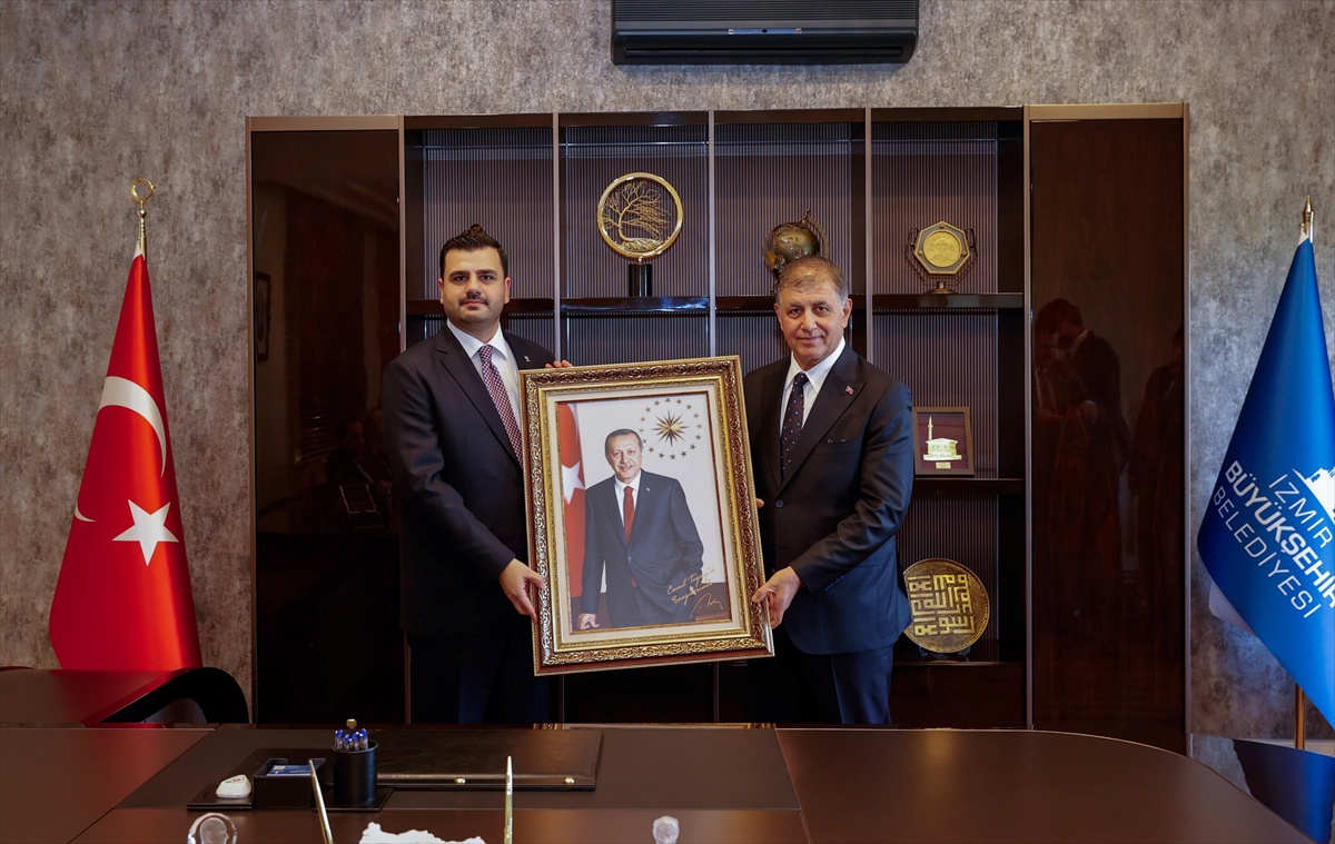 AK Partili İnan, İzmir Büyükşehir Belediye Başkanı Tugay'a ziyaret gerçekleştirdi