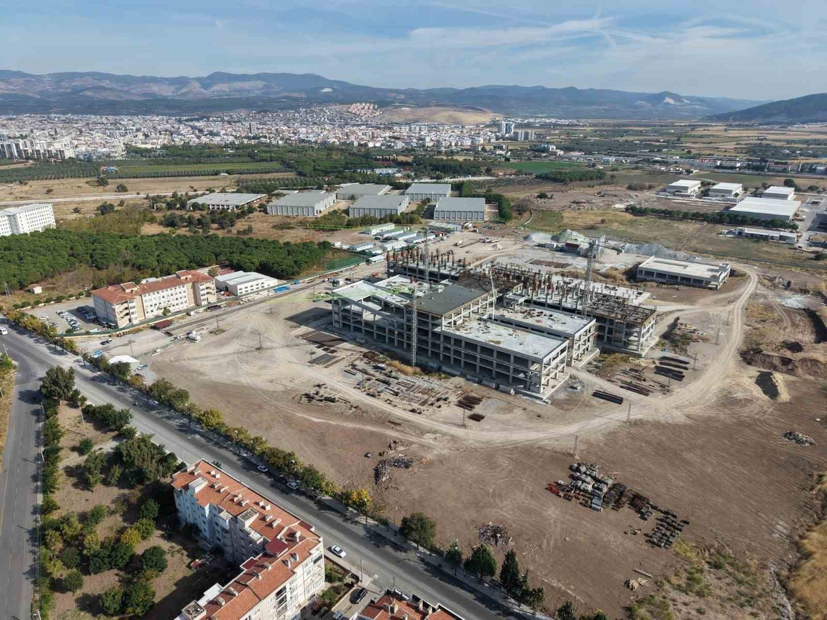 Akhisar'da 450 yataklı devlet hastanesi eski sigara fabrikası arazisine inşa ediliyor