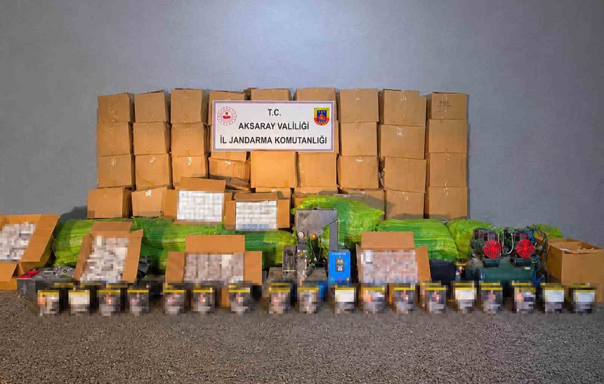 Aksaray'da kaçak sigara imalathanesine jandarma baskınında 40 bin makaron bulundu