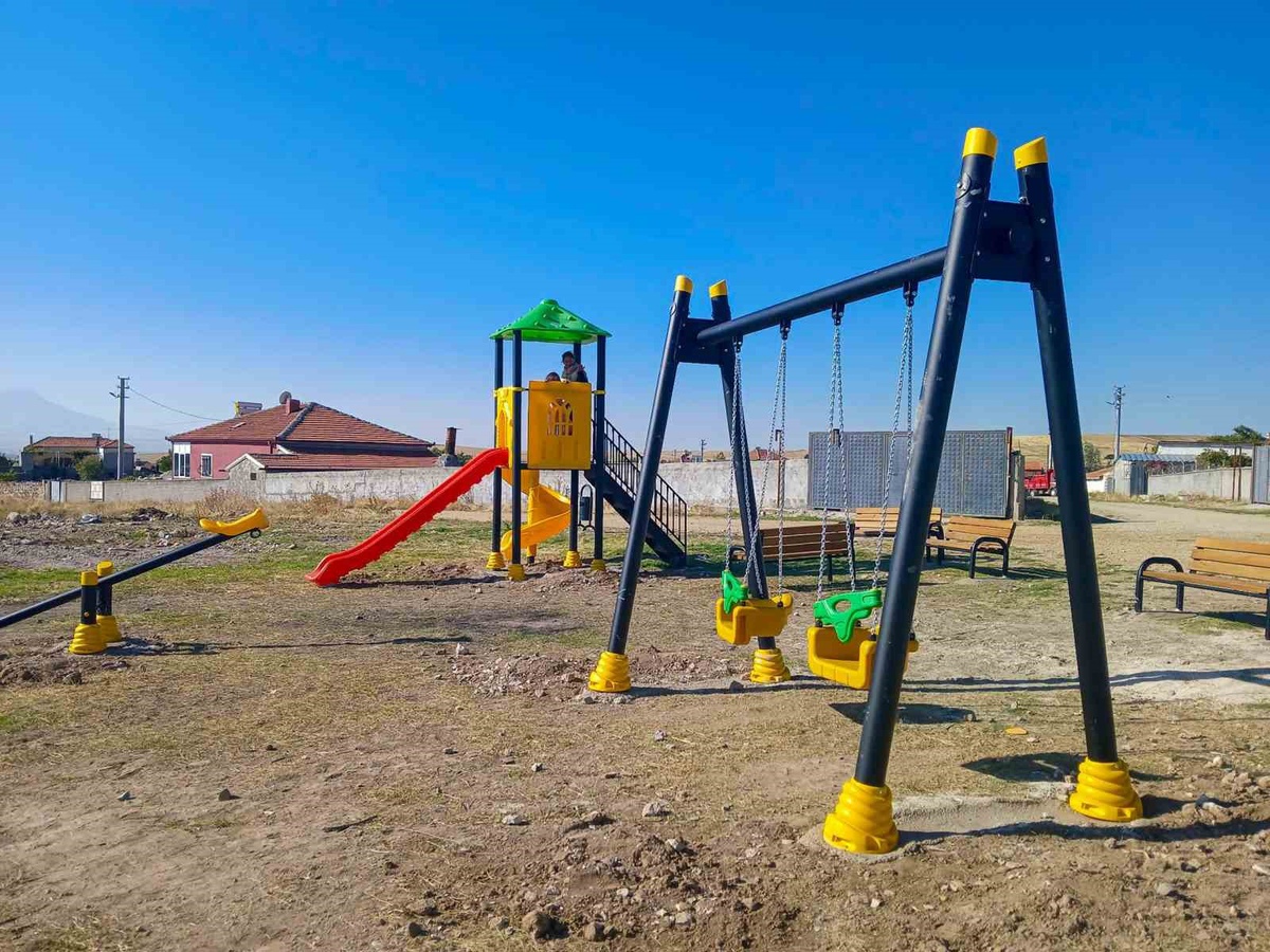 Aksaray İl Özel İdaresi 13 köye 169 oyun grubu ve sosyal donatı yerleştirdi