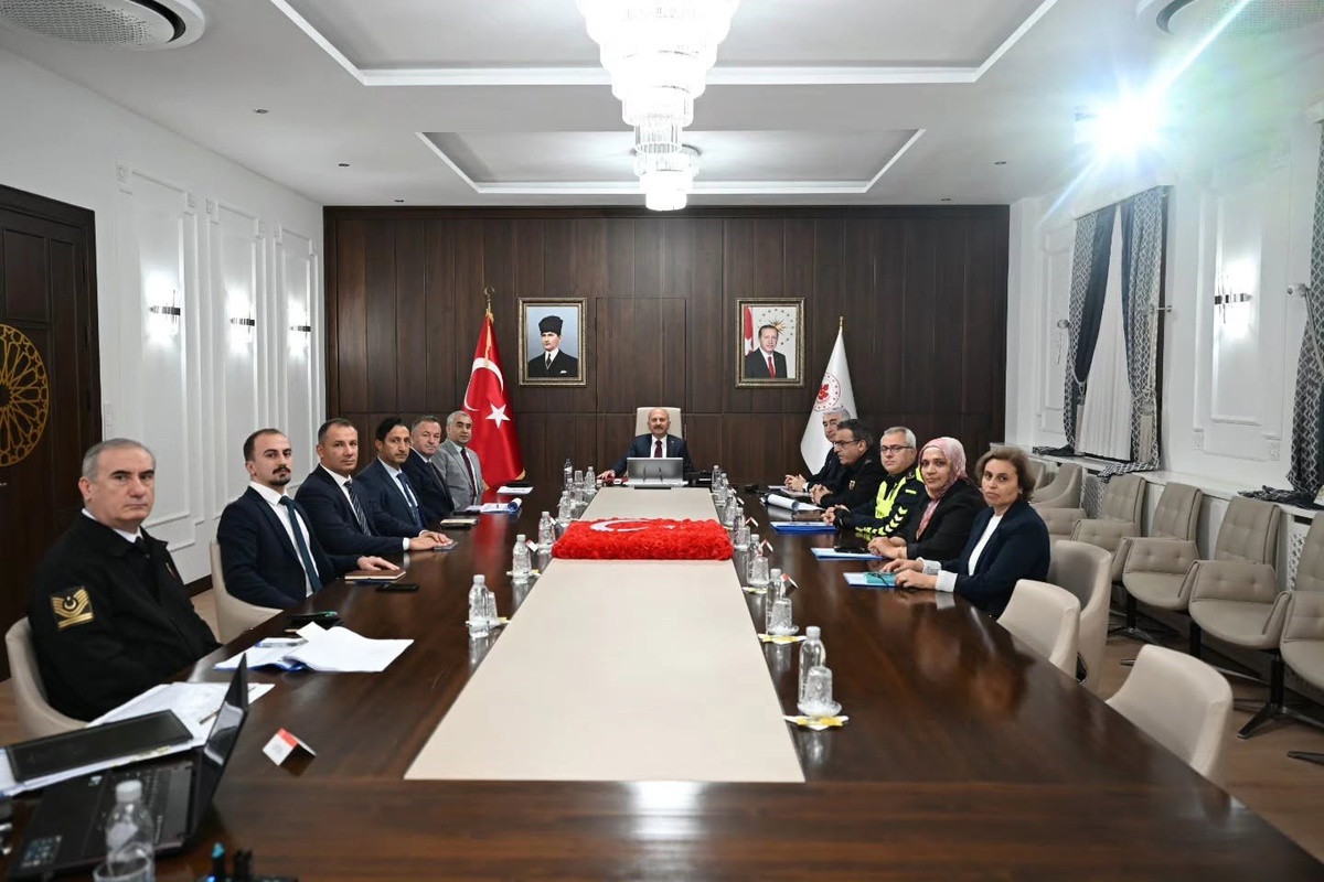 Aydın'da üniversite ve yurt güvenliği Vali Varol başkanlığında görüşüldü