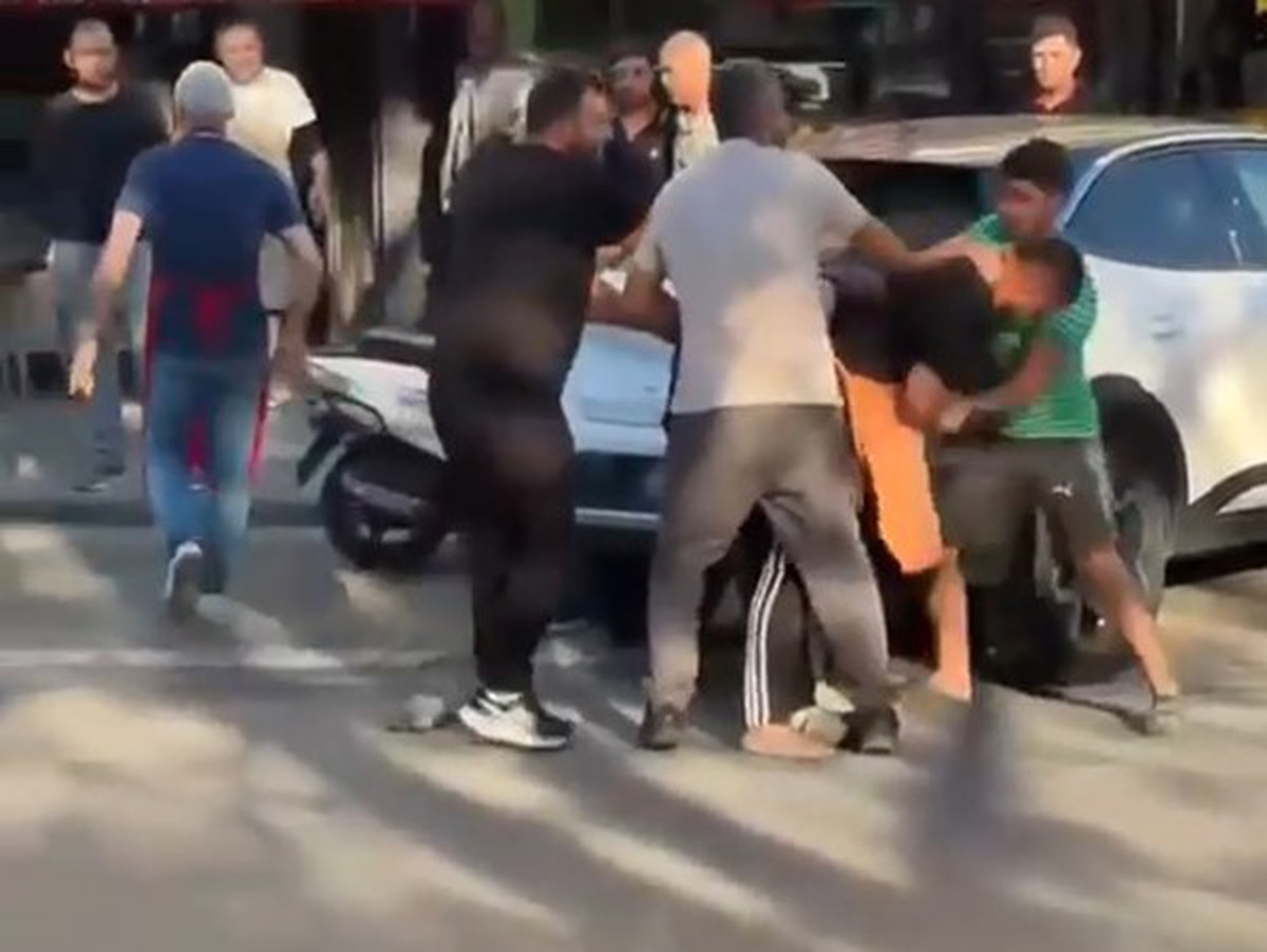 Başakşehir'de iddiaya göre para anlaşmazlığı kurye ile esnafı yumruk yumruğa getirdi