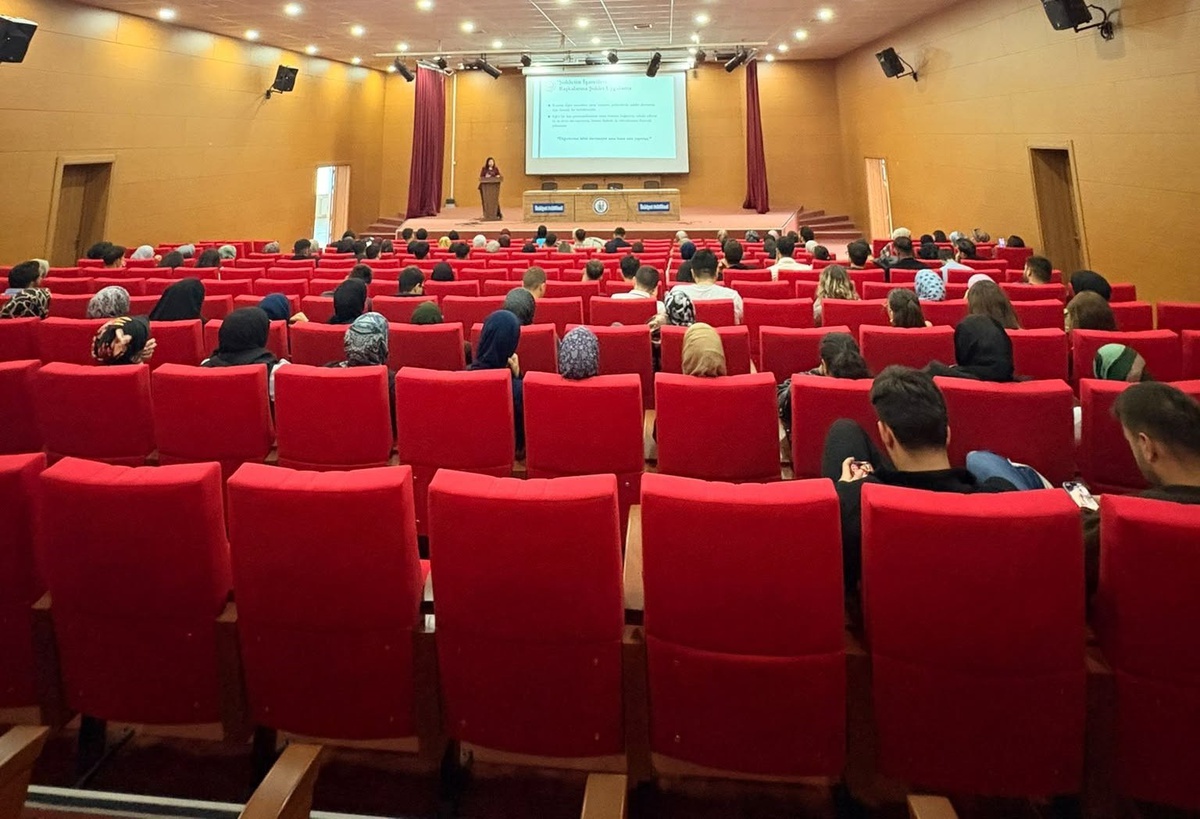 Bayburt'ta üniversite öğrencilerine dijital şiddet ve 6284 sayılı kanun anlatıldı