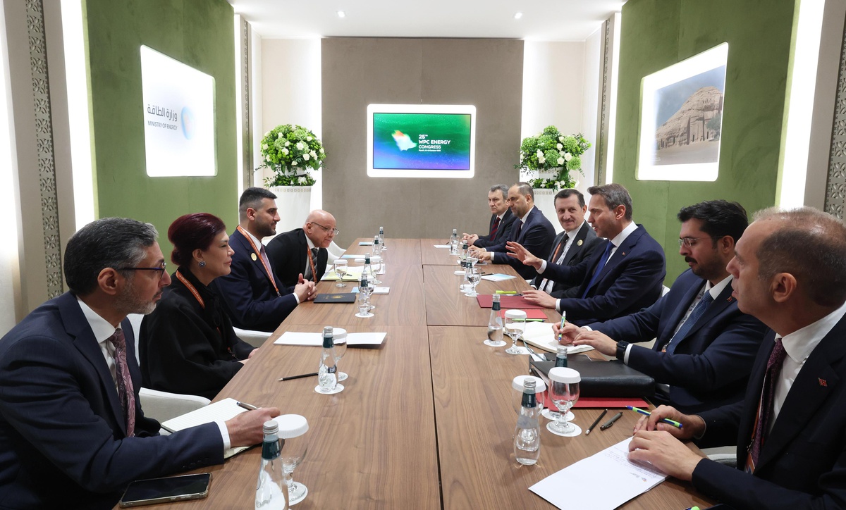 Bayraktar, Riyad'da Irak Elektrik Bakanı Vahib ile elektrikte mutabık kaldı