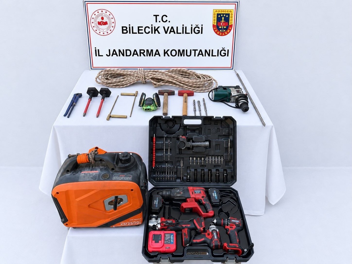 Bilecik Gölpazarı'nda define arayan 5 kişi jandarma operasyonuyla suçüstü yakalandı
