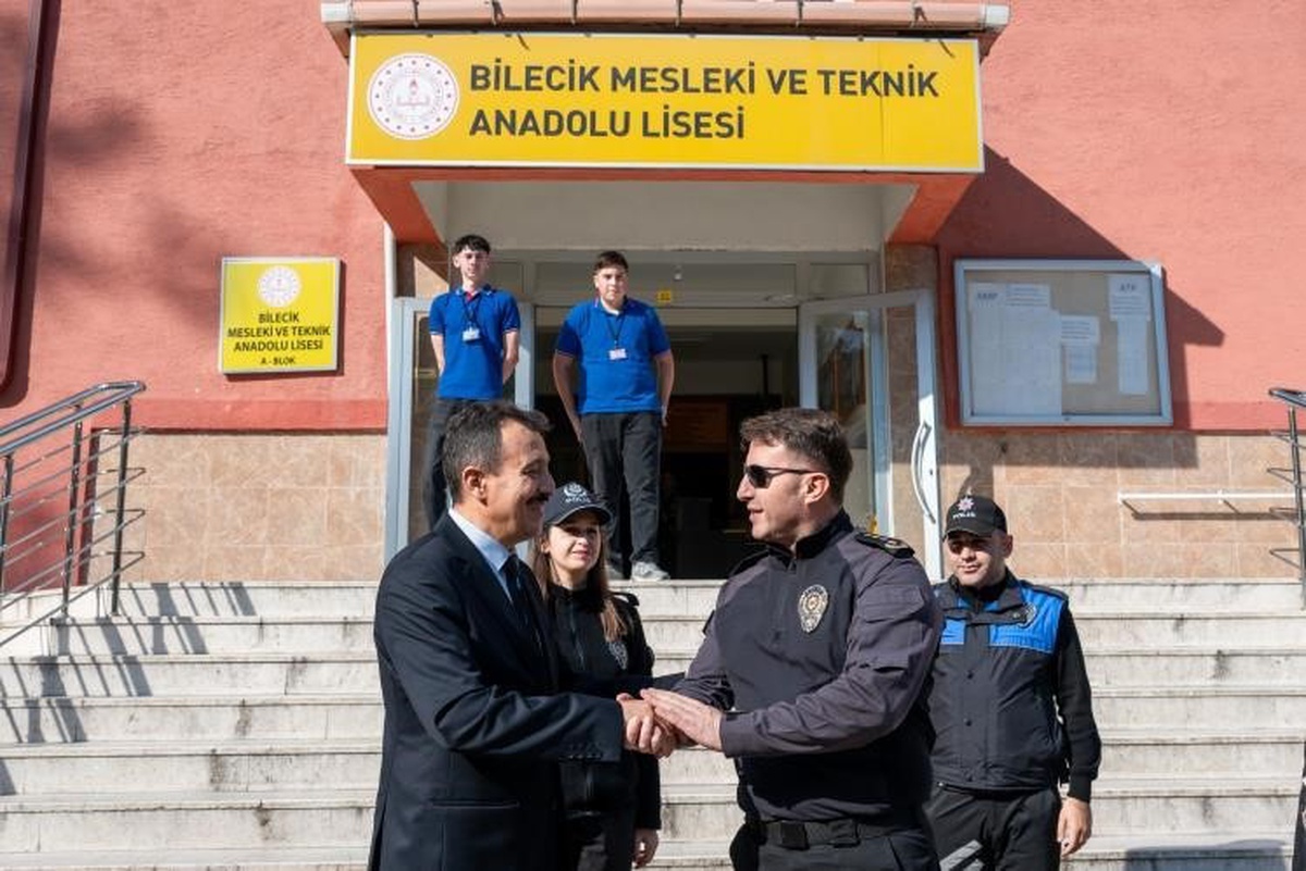 Bilecik İl Emniyet Müdürü Erdem Çağlar, okul güvenliği için öğrencilerle buluştu