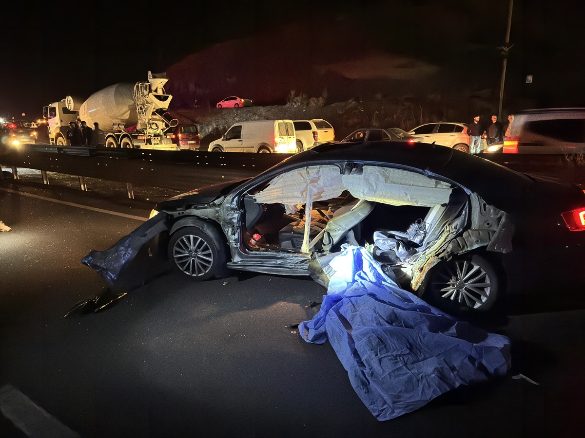 Bingöl Genç'te otomobil bariyere çarptı; 2 kişi öldü, 2 kişi yaralandı