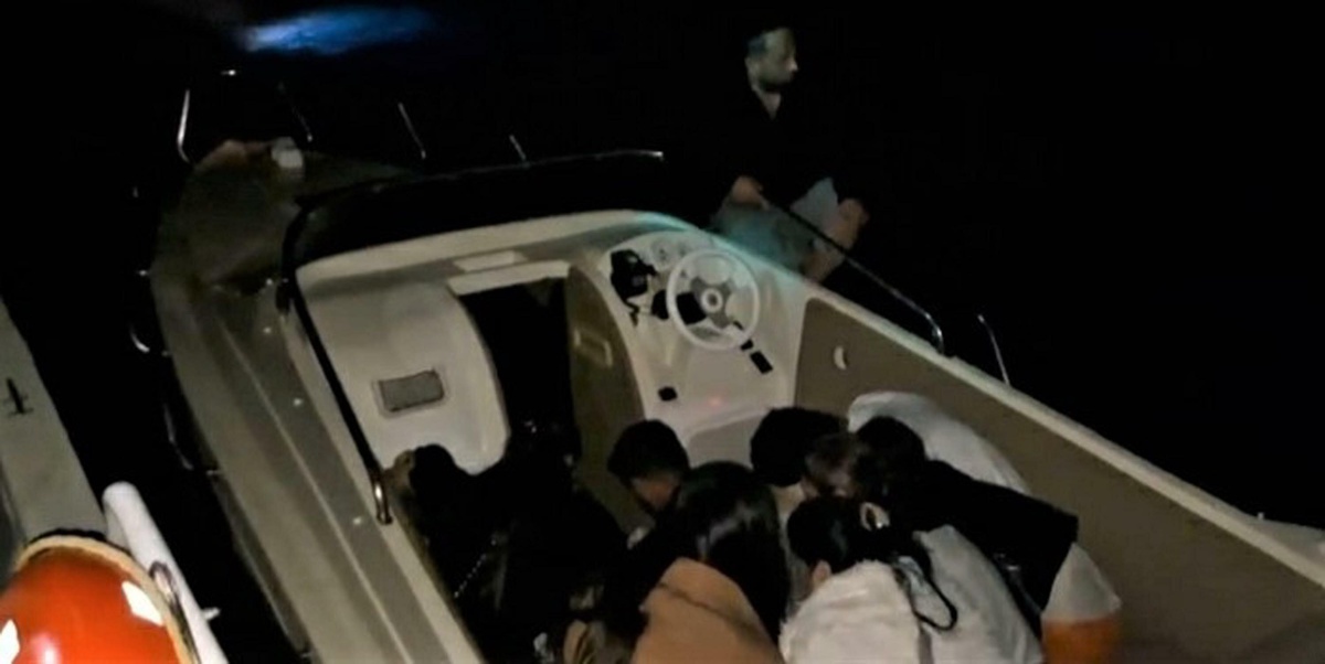 Bodrum açıklarında 5'i çocuk 15 kaçak göçmen ile 2 kaçakçı şüphelisi yakalandı
