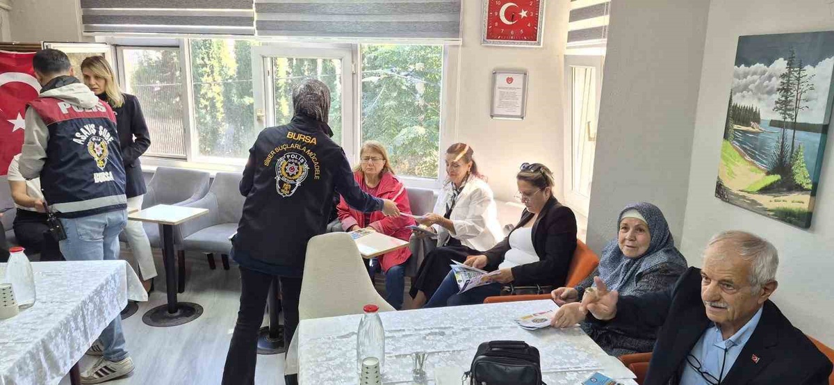 Bursa Emniyet Müdürlüğü, TEMAD üyesi 40 kişiye siber suç eğitimi verdi