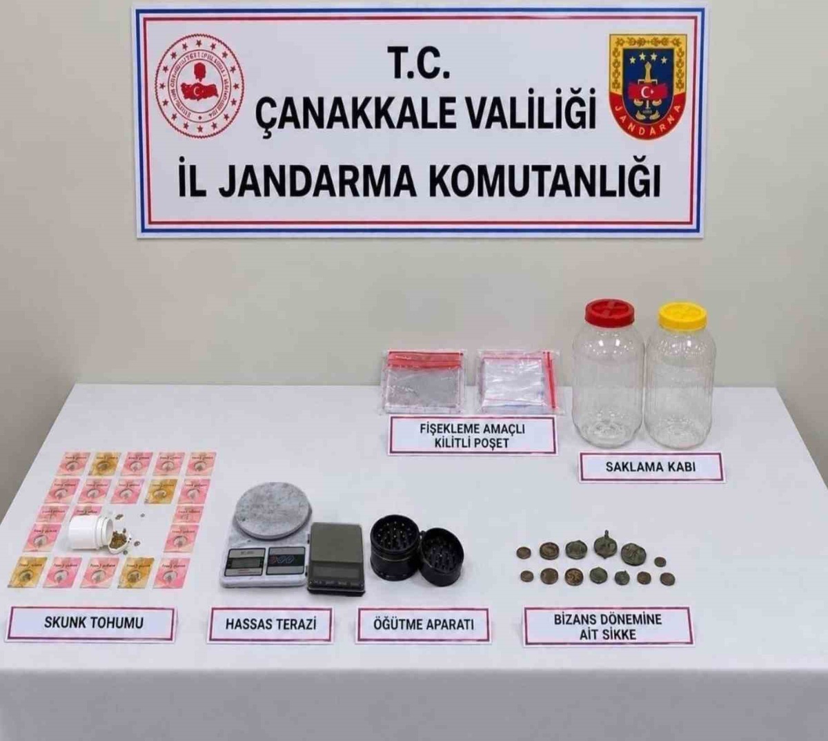 Çanakkale'de 11 adrese düzenlenen uyuşturucu operasyonunda 11 şüpheli tutuklandı