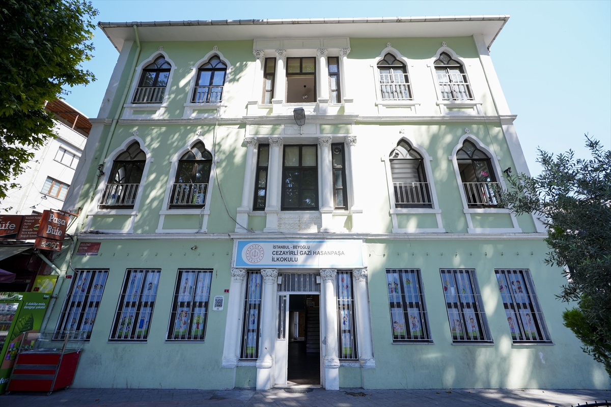 Cezayirli Gazi Hasan Paşa'nın komutanlık binası 120 yıldır okul olarak kullanılıyor