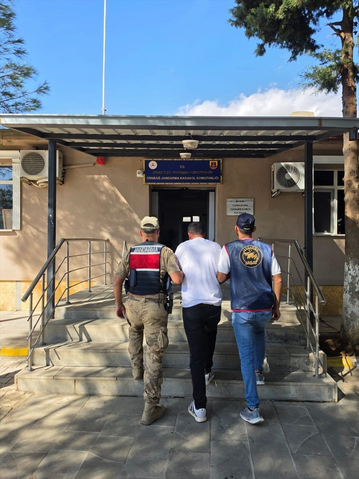 Diyarbakır'da Jandarma, çeşitli suçlardan aranan 105 kişiyi yakaladı