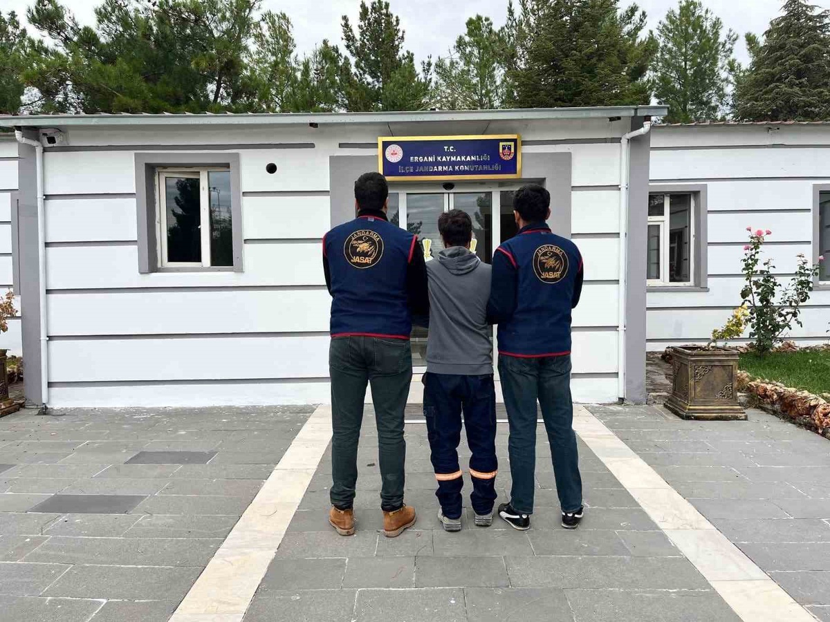 Diyarbakır'da jandarma operasyonunda kesinleşmiş hapis cezası olan 105 kişi yakalandı
