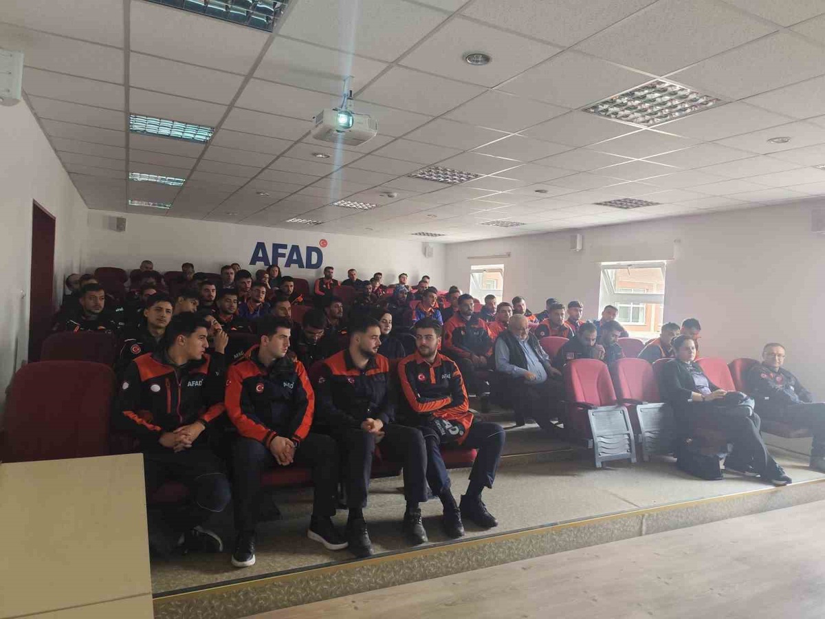 Erzurum'da kamu çalışanlarına sağlıklı beslenme ve spor konulu sunum yapılıyor