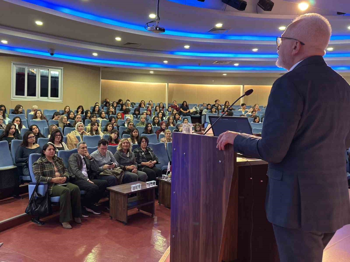 Eskişehir'de normal doğum etkinliğinde Annelik Yolculuğu uygulaması anlatıldı