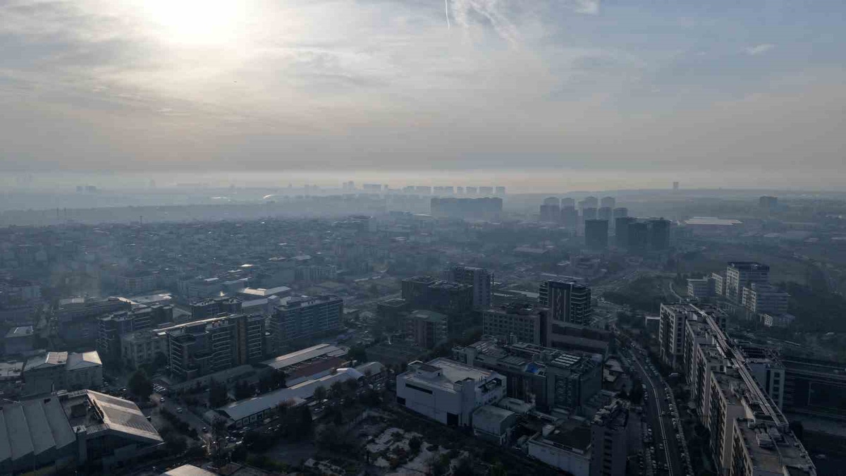 İstanbul'da puslu havada Kağıthane'de hava kalitesi indeksi 119'a ulaştı