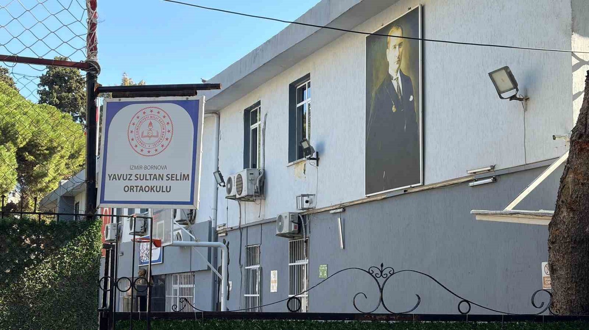 İzmir Bornova'da kadın velilere sözlü taciz iddiasıyla öğretmen açığa alındı