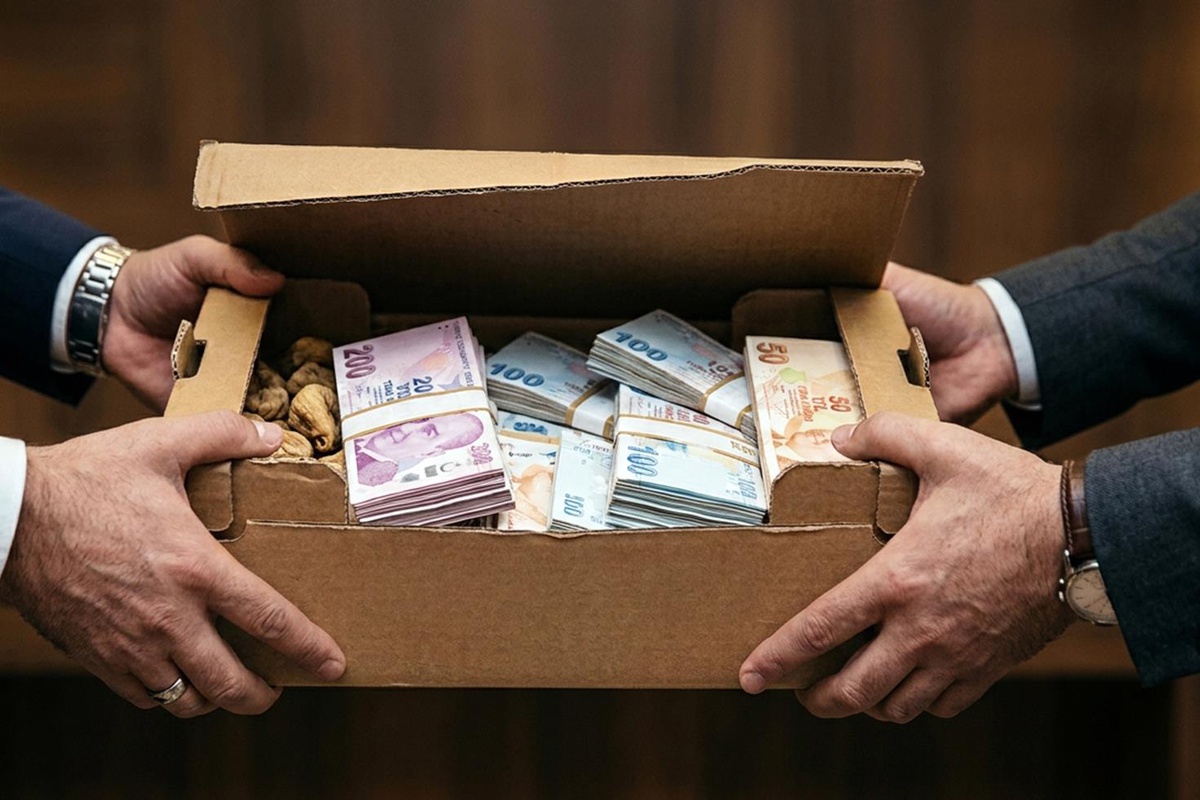 İzmir'de incir kutusunda 300 bin TL rüşvetle suçüstü yakalanan müfettiş tutuklandı