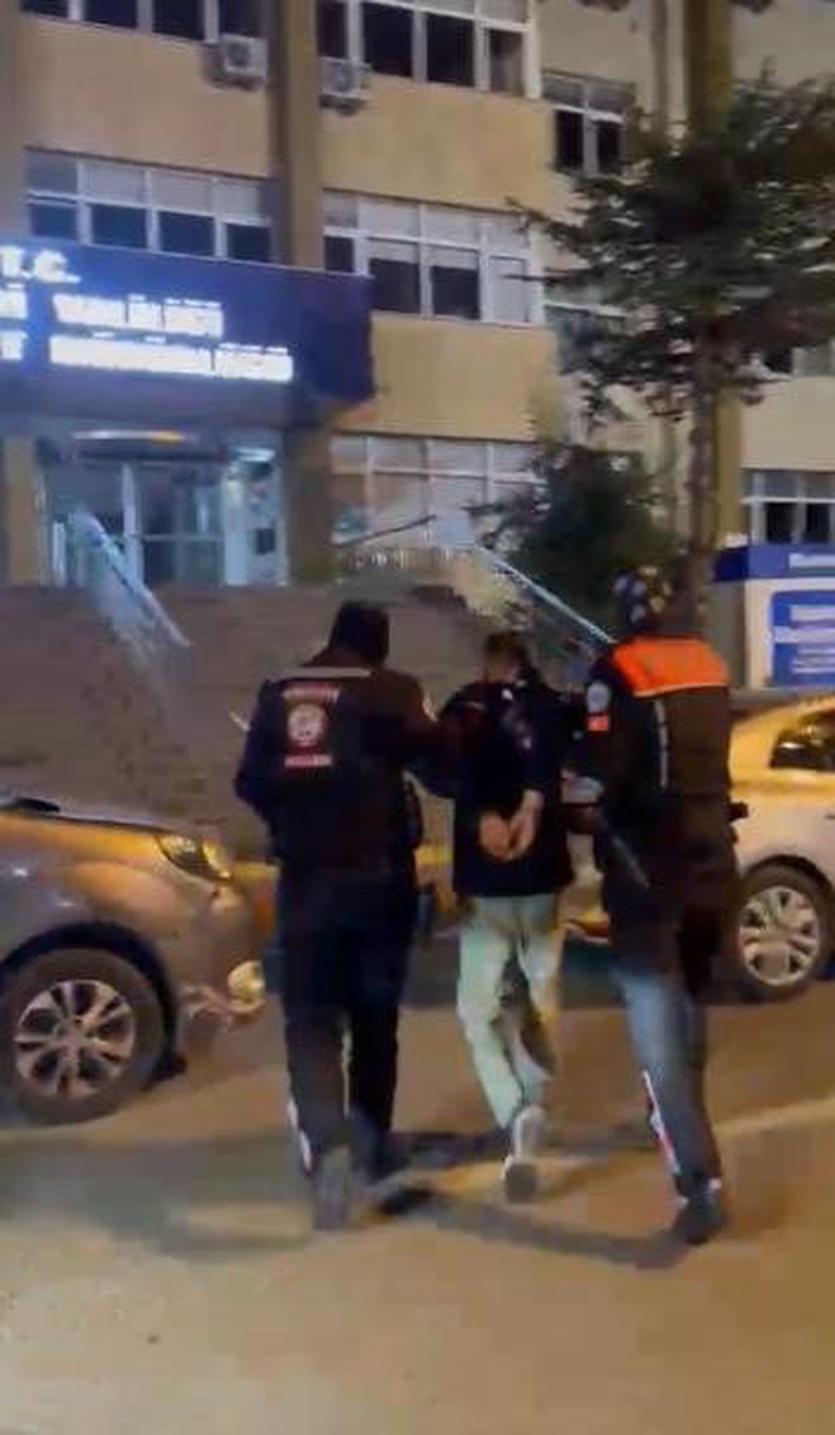 Kayseri'de motosikletli polis, 19 yıl 22 gün hapis cezasıyla aranan şahsı yakaladı