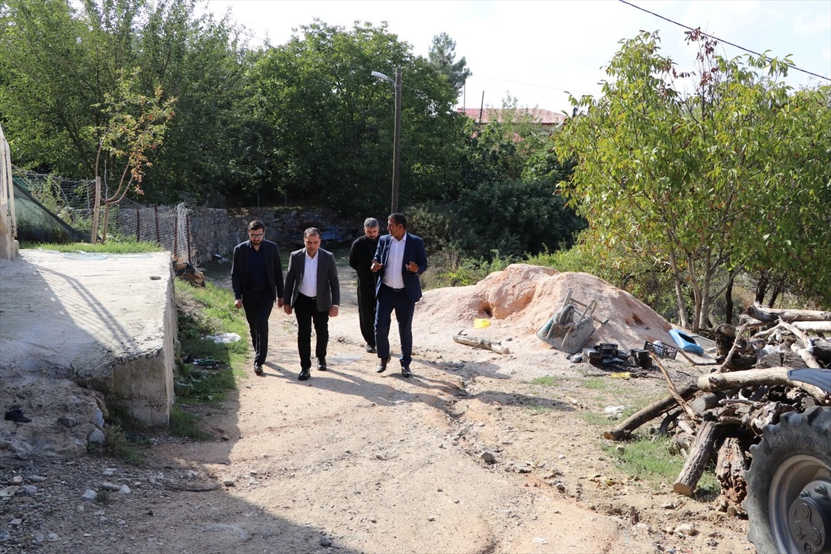 Keban Kaymakamı Muhammed Huzeyfe Onur, Büklümlü'de vatandaşların sorunlarını dinledi