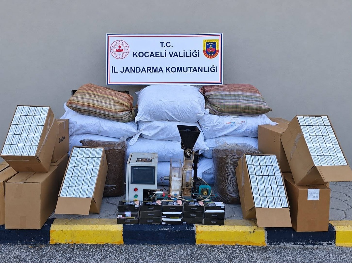 Kocaeli Başiskele'de jandarma aramasında 1 milyon TL'lik kaçak tütün ele geçirildi