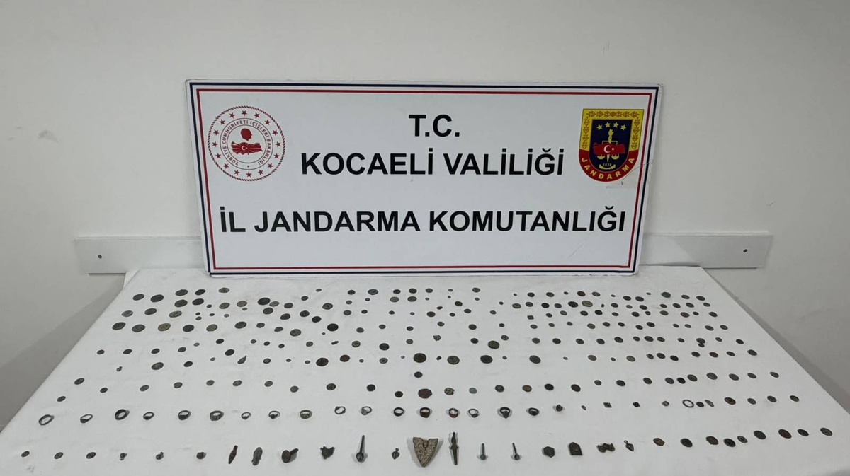 Kocaeli Dilovası'nda otomobilde 271 tarihi eser bulundu, 1 şüpheli gözaltına alındı