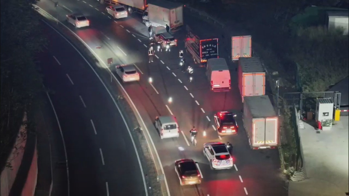 Küçükçekmece'de 3 mahallede yapılan denetimde 2 firari şüpheli ve 5 kişi yakalandı
