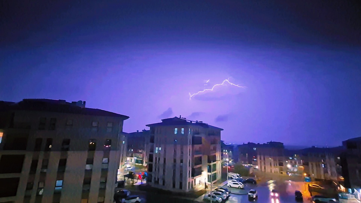 Malatya'da sağanak sonrası su birikintileri sürücülere zor anlar yaşattı