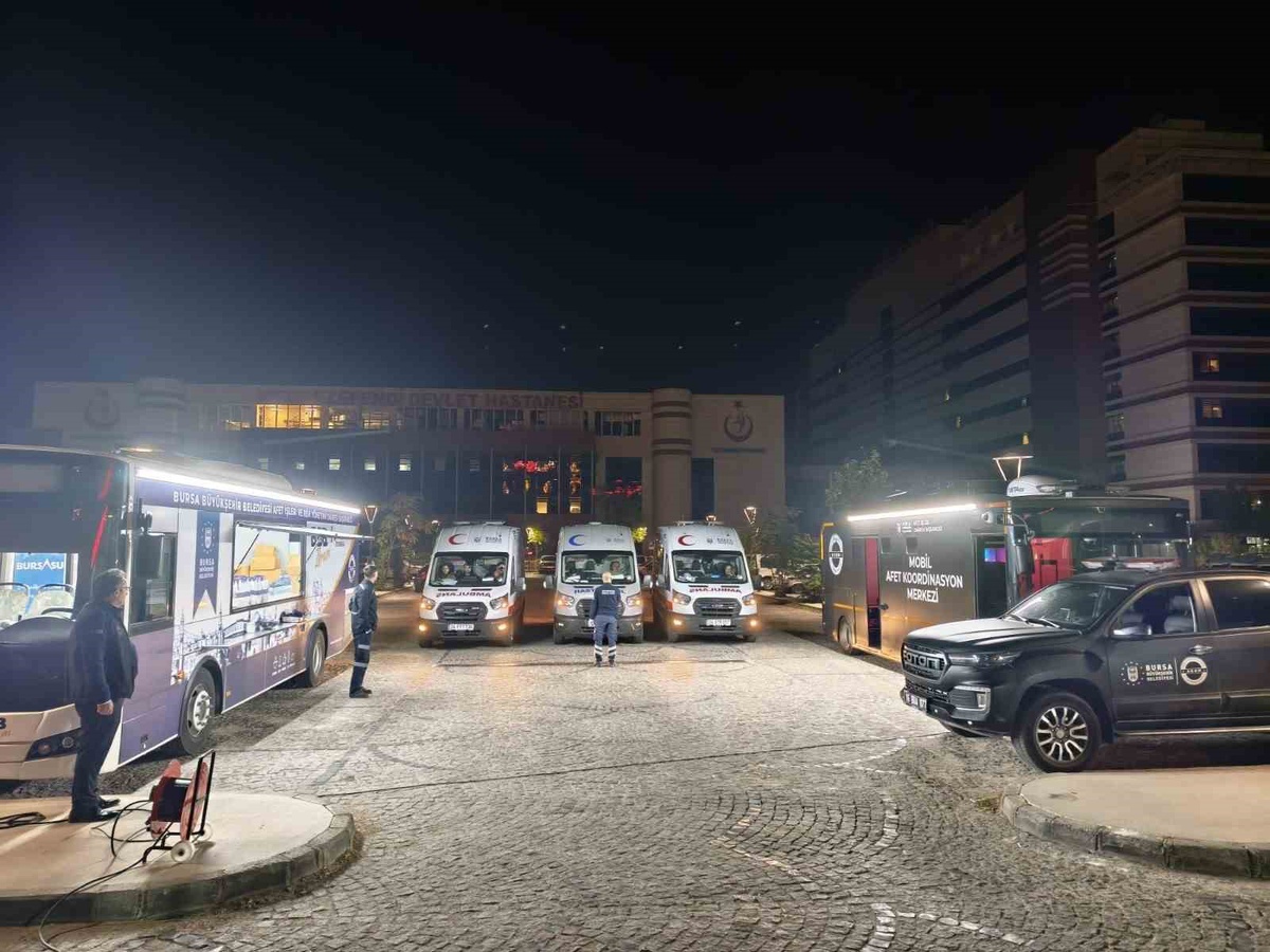 Manisa Akhisar'daki otobüs kazasında 11 kişi öldü, Bursa AKOM destek veriyor