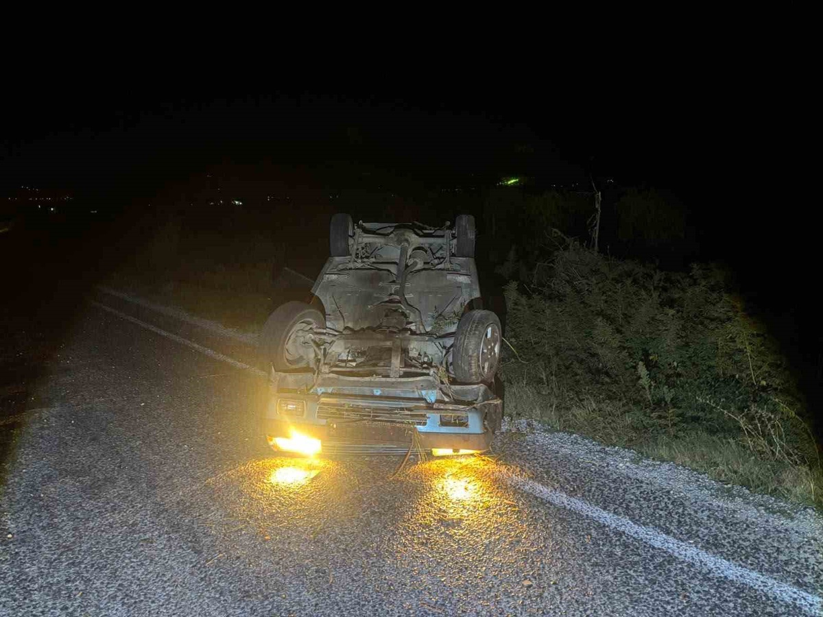 Manisa Alaşehir'de takla atan otomobildeki 21 yaşındaki sürücü yara almadan kurtuldu