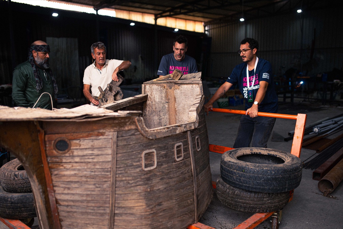 Marmaris'te 7 ülkeden 11 sanatçı atık malzemeleri sanat eserine dönüştürüyor