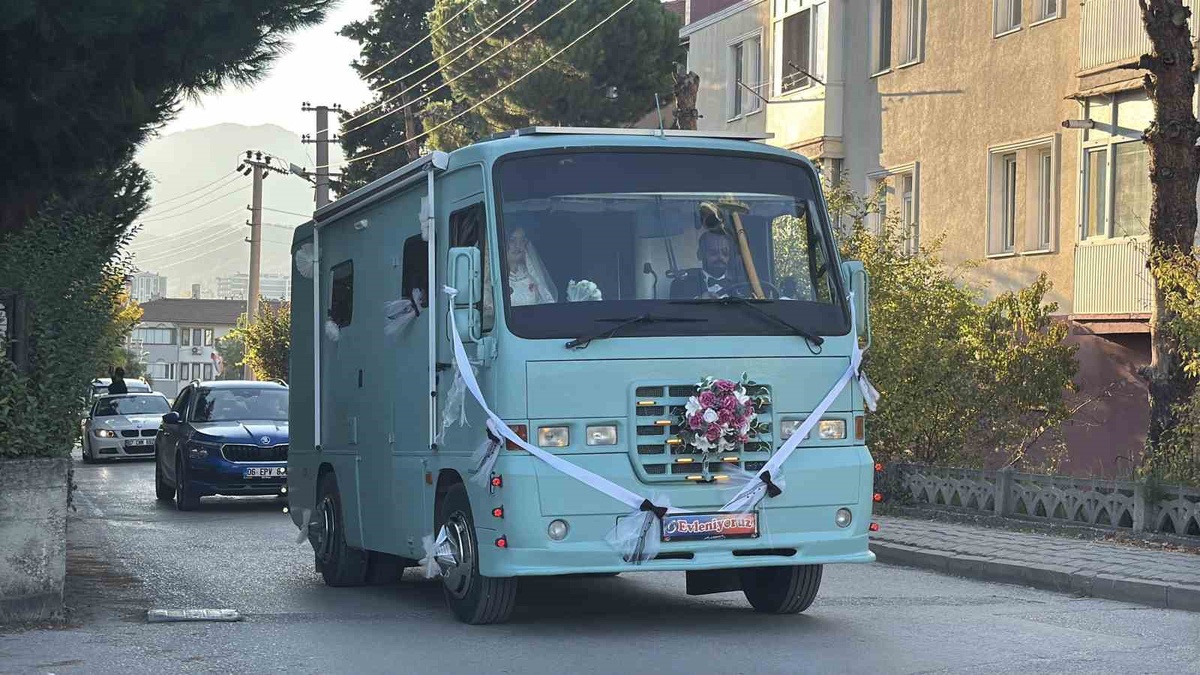 Mücahit Güller, 2004 Magirus'u 3 yılda karavana çevirip gelin arabası olarak kullandı
