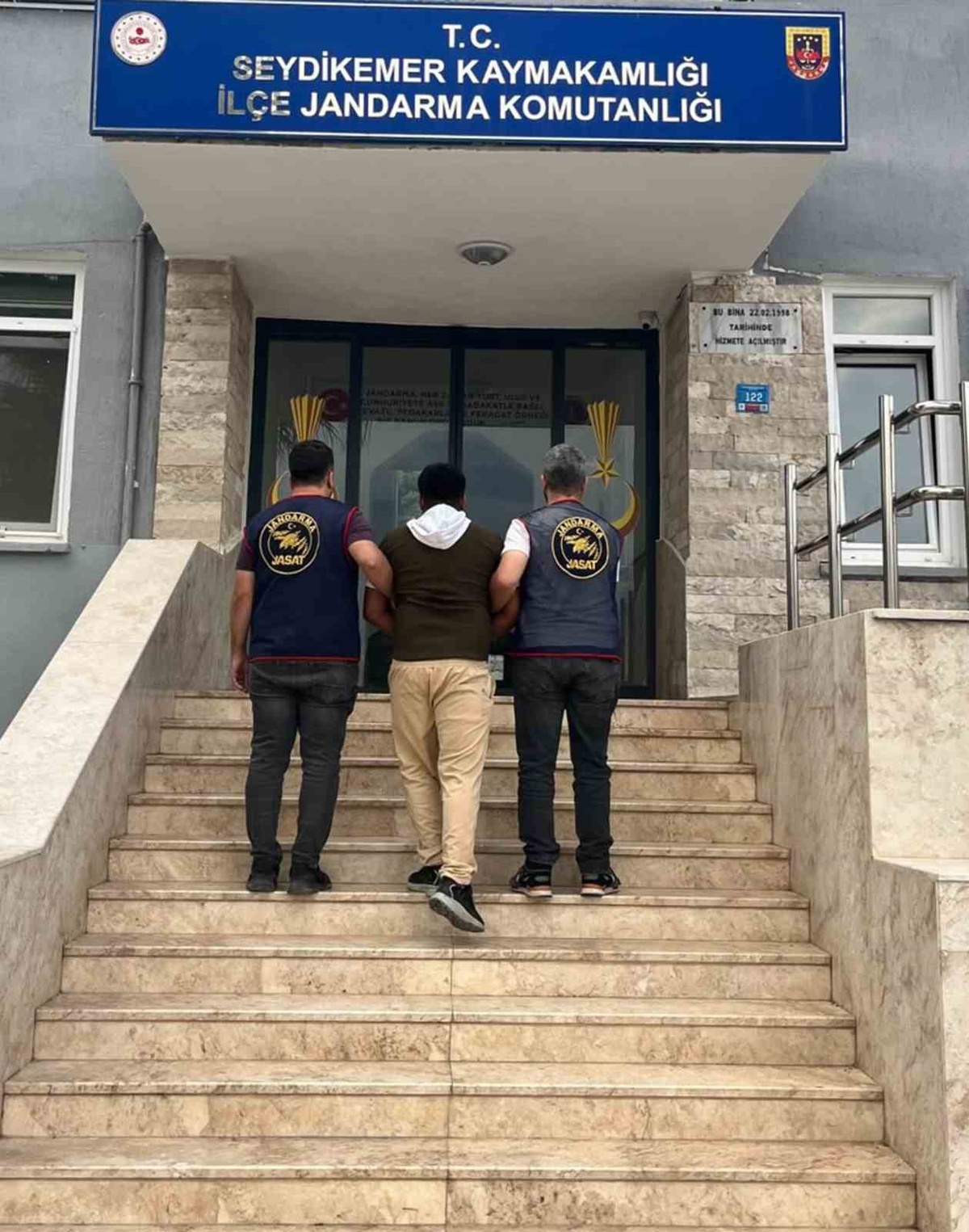 Muğla'da jandarma denetimlerinde aranan 100 kişi yakalandı, 19'u tutuklandı
