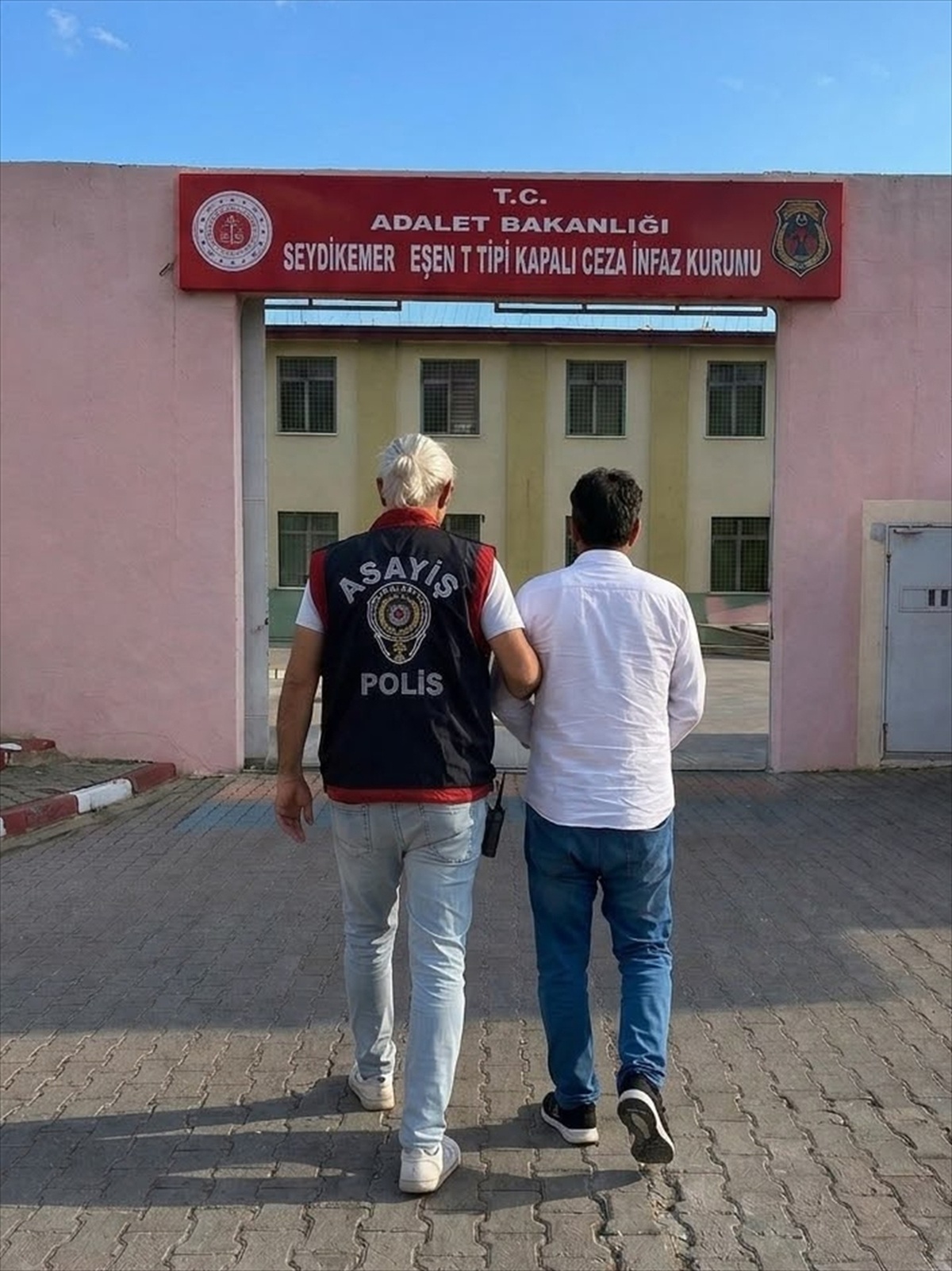 Muğla Fethiye'de 27 yıl 11 ay 12 gün hapis cezası kesinleşen firari yakalandı