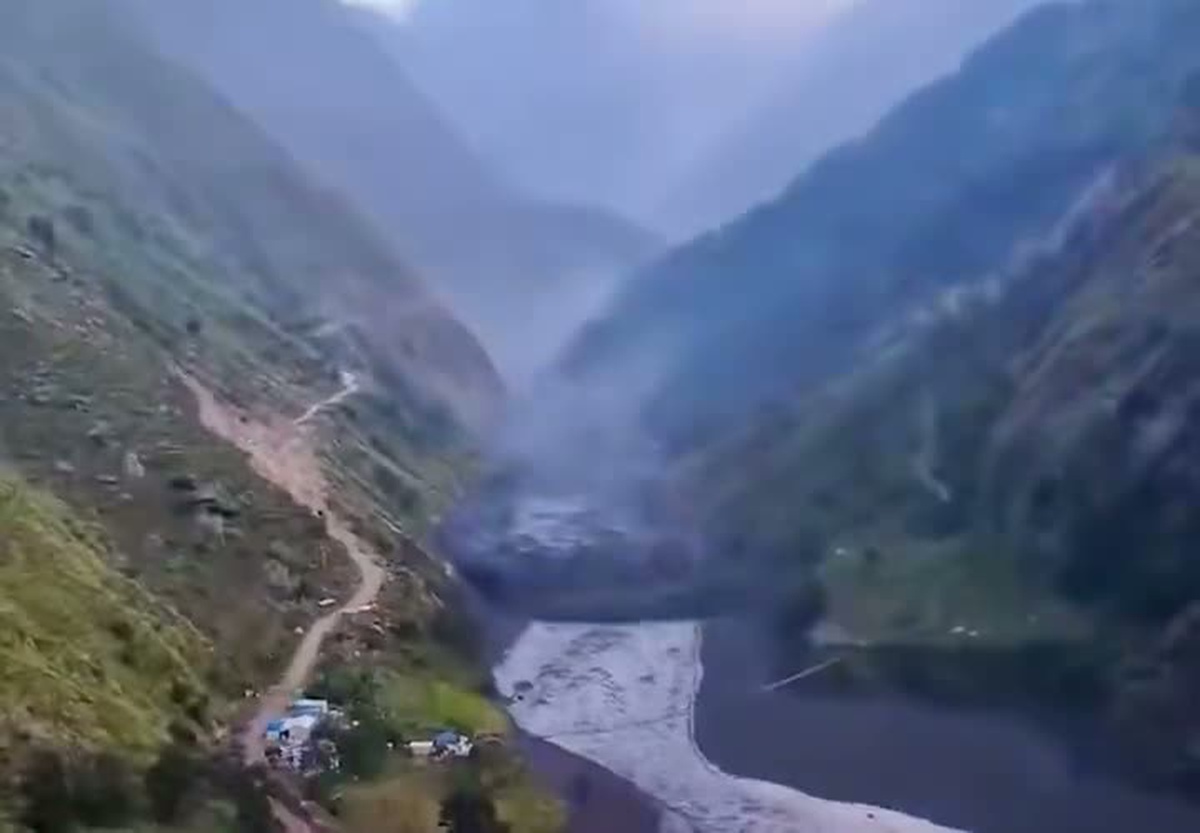 Nepal Gorkha'da selde evler ve asma köprüler sürüklendi, 5 kişiden haber alınamadı